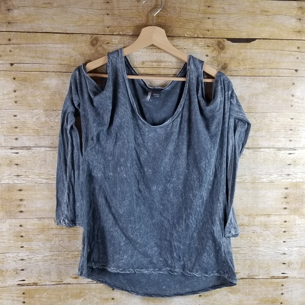UO SPARKLE AND FADE Womens Gray Cold Shoulder Top